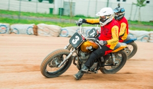 In pista alla "Di Traverso Flat Track School"